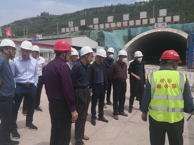 山東高速集團(tuán)對(duì)臨臨項(xiàng)目進(jìn)行隧道工程專項(xiàng)檢查