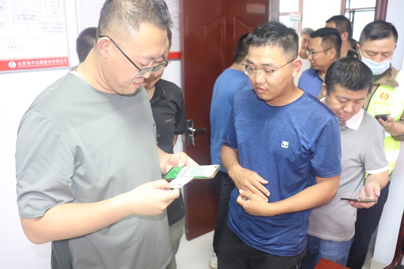 山東高速基礎(chǔ)設(shè)施建設(shè)有限公司領(lǐng)導(dǎo)蒞臨臨臨六標(biāo)開展合同履約專項(xiàng)督導(dǎo)檢查工作