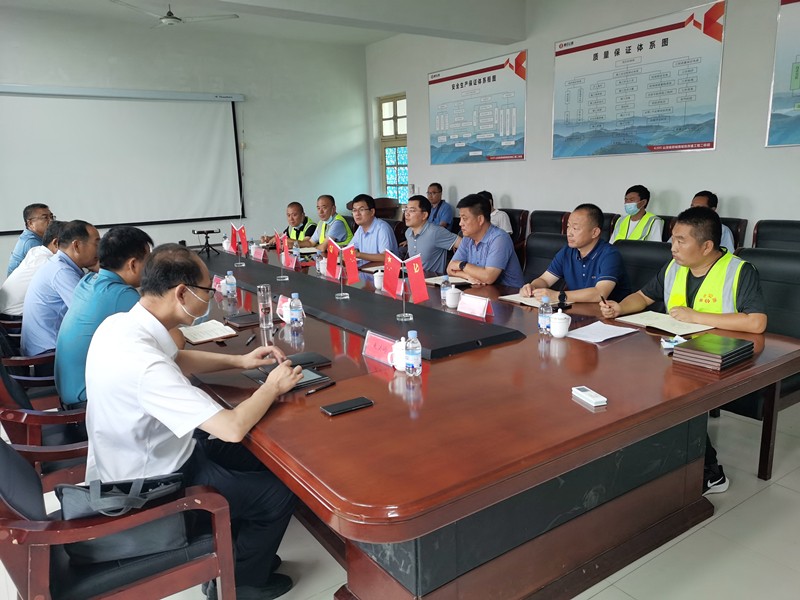 臨沂市公路事業(yè)發(fā)展中心、郯城縣政府、 縣公路事業(yè)發(fā)展中心到郯城G205項目進行視察工作