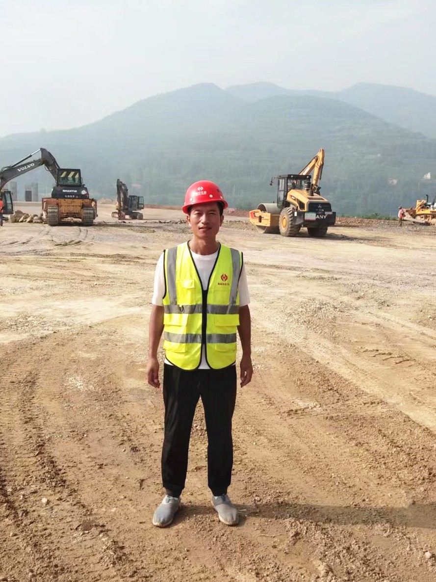 我是魯中公路的新兵：臨臨高速項目部實習(xí)生宿茂良