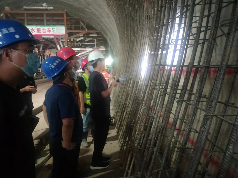 臨臨高速項(xiàng)目辦、總監(jiān)辦工程技術(shù)部對(duì)臨臨高速六標(biāo)進(jìn)行日常安全、質(zhì)量檢查