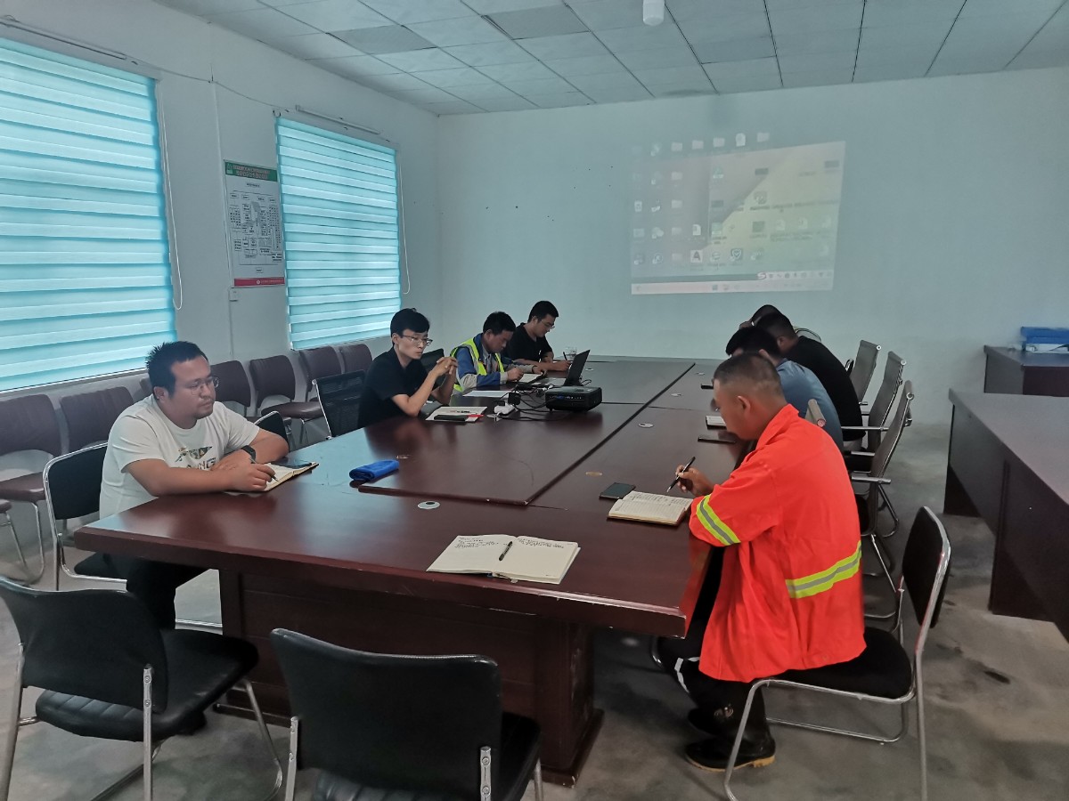 第四區(qū)域項(xiàng)目部召開蓋板涵安全及施工調(diào)度專題例會(huì)