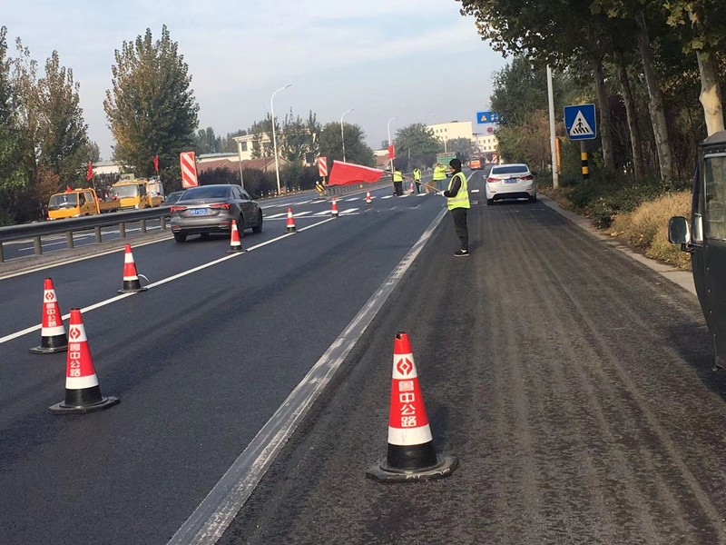 公司“快、硬、穩(wěn)”多點(diǎn)發(fā)力抓實安全責(zé)任，護(hù)航高淄路圓滿收官