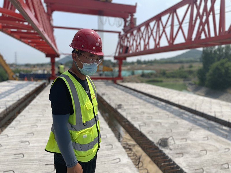 尋找最美公路人：愛崗敬業(yè)、勤奮工作的杜慶祝