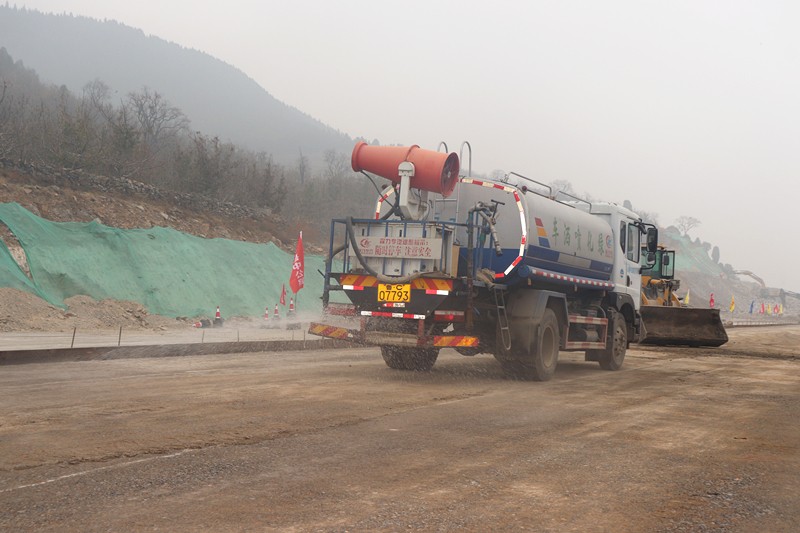 灑水濕潤下承層_副本 灑水濕潤下承層_副本