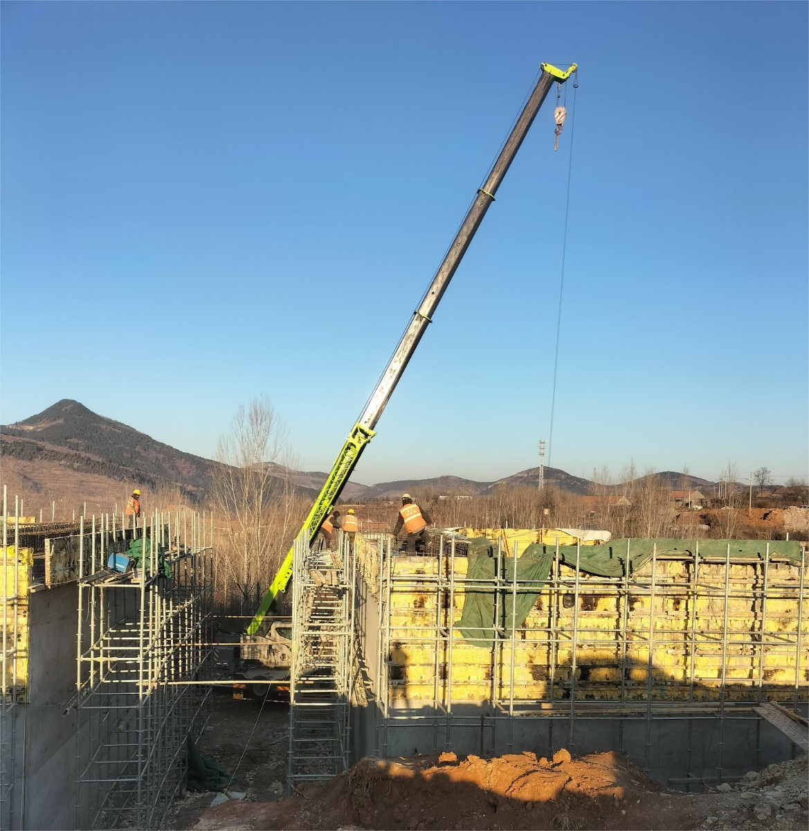 沂源南互通FK1+424汽車通道臺(tái)帽支模板 沂源南互通FK1+424汽車通道臺(tái)帽支模板