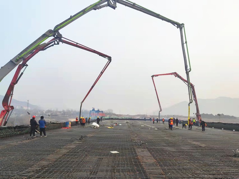 石溝大橋現(xiàn)澆箱梁現(xiàn)場(chǎng)澆筑_副本 石溝大橋現(xiàn)澆箱梁現(xiàn)場(chǎng)澆筑_副本