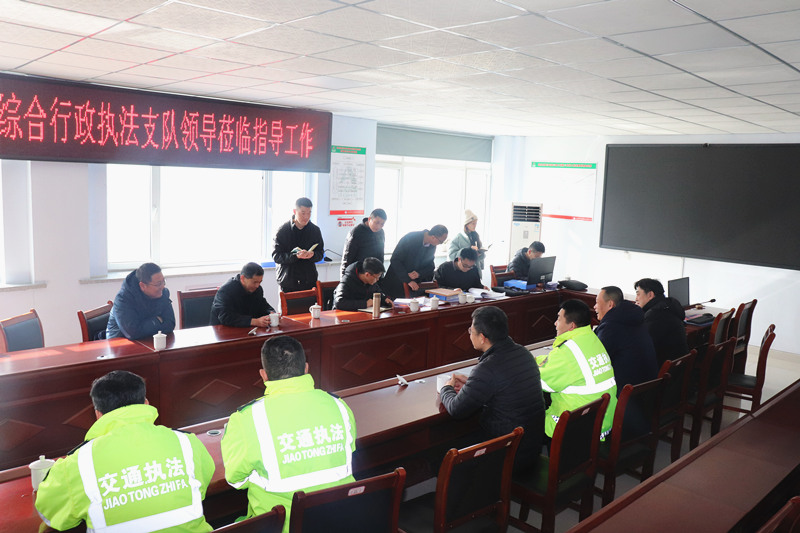 市交通運(yùn)輸綜合行政執(zhí)法支隊(duì)到臨臨六標(biāo)進(jìn)行安全檢查
