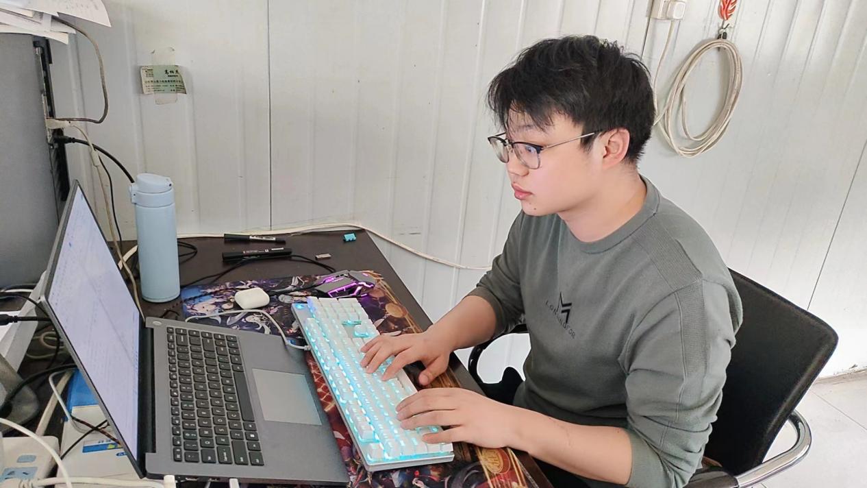 以熱愛創(chuàng)造世界，以青春不負年華