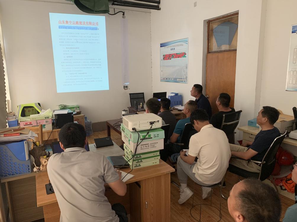 第五區(qū)域項目部開啟安全生產(chǎn)月活動