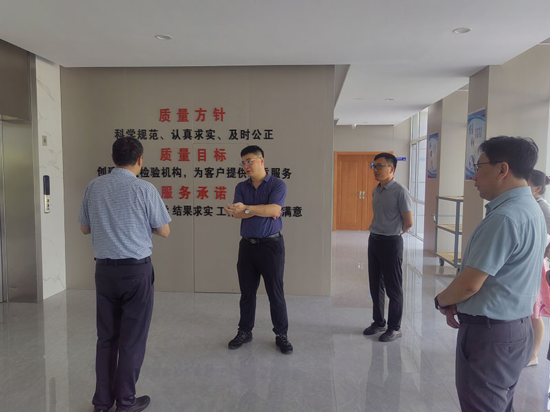 山東科技大學(xué)交通學(xué)院蘇會峰副院長帶領(lǐng)專家學(xué)者一行來公司調(diào)研交流