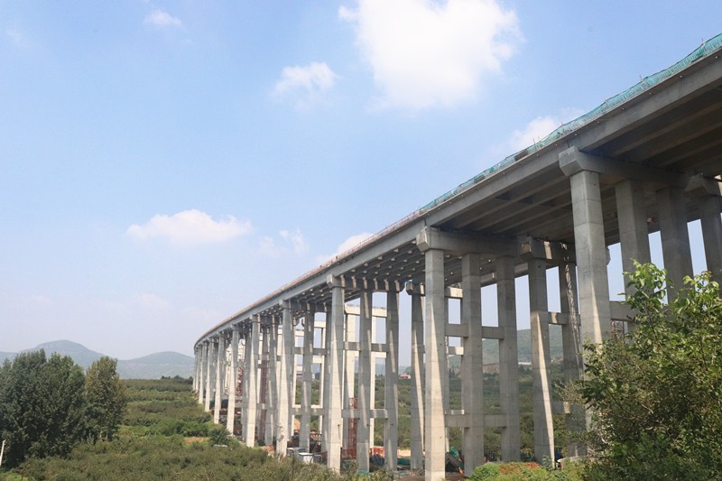 國(guó)慶我在崗——臨臨高速建設(shè)團(tuán)隊(duì)擂響戰(zhàn)鼓，掀起建設(shè)新熱潮