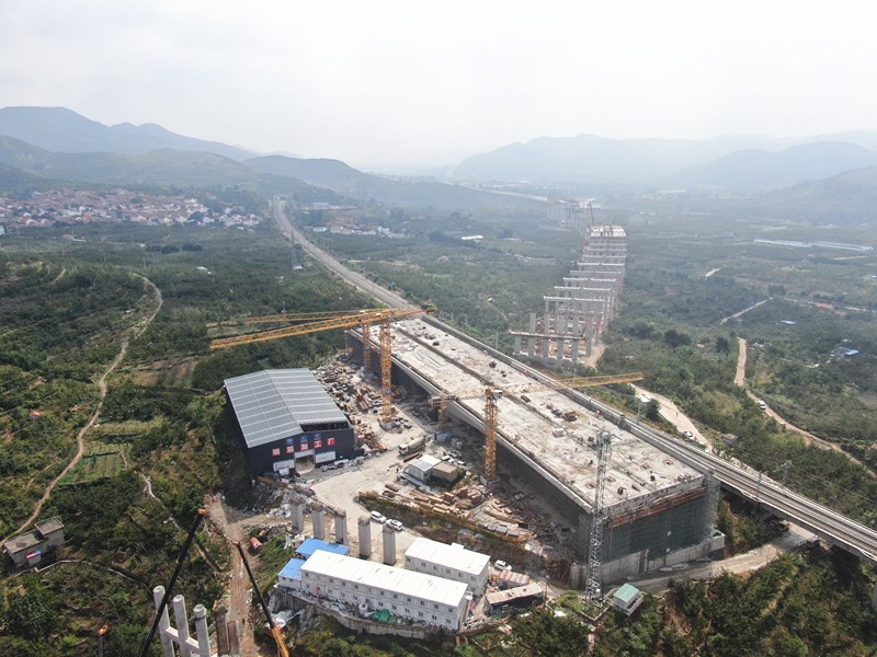 6、瓦日轉體橋為10月華麗轉體做沖刺準備_副本