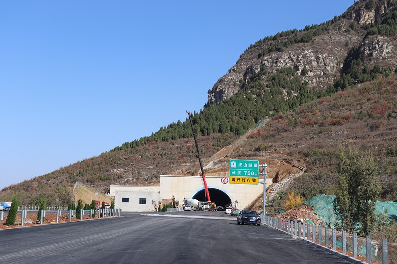 臨臨高速六標安全及環(huán)保設(shè)施展開全面施工