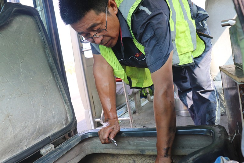 陽光下的你——臨臨高速項(xiàng)目一線工作者掠影