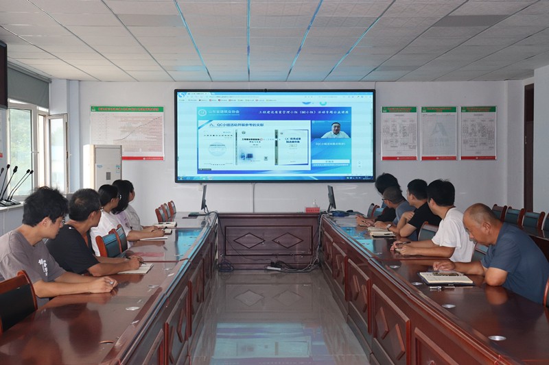臨臨高速六標組織收聽收看工程建設質量管理小組（QC小組）活動專題公益講座