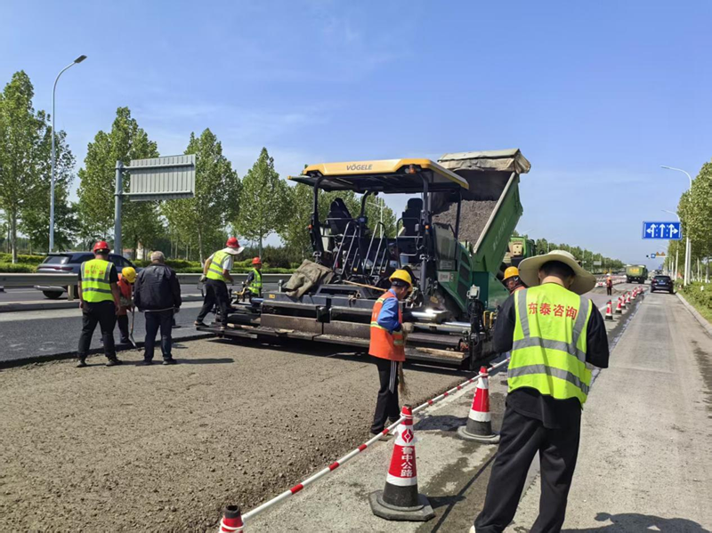 【一提三?！縂309青蘭線張周段基層攤鋪施工圓滿完成