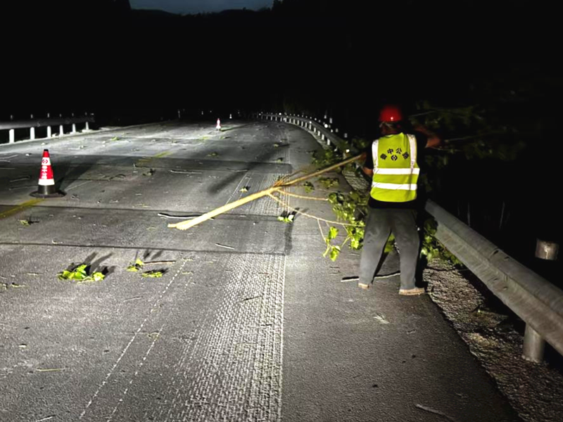 【一提三?！课逡徊淮蜢?，放假不放松，S232張魯線項目筑牢安全防線