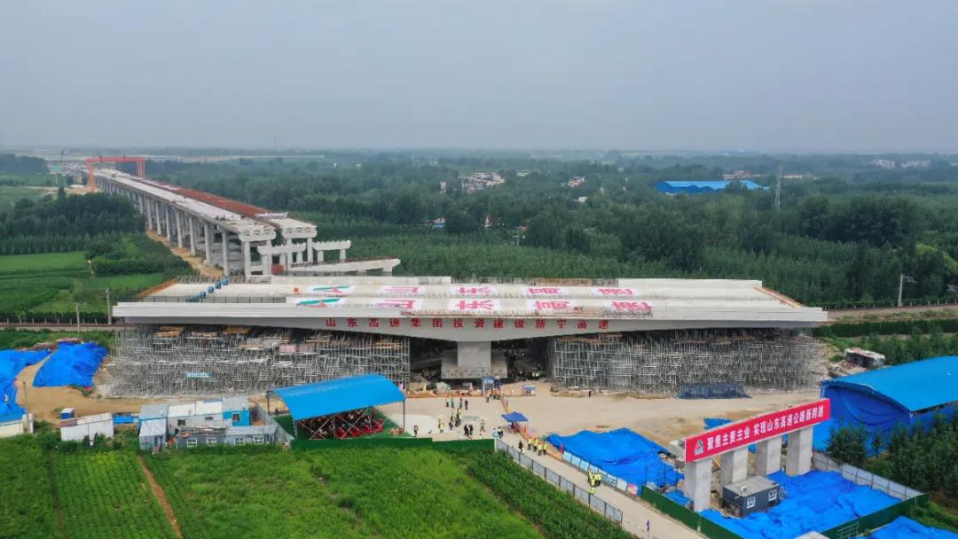 帥！萬(wàn)噸大橋?yàn)t灑轉(zhuǎn)身