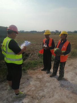 第二工程公司第三項(xiàng)目部組織“講安全、送清涼”活動