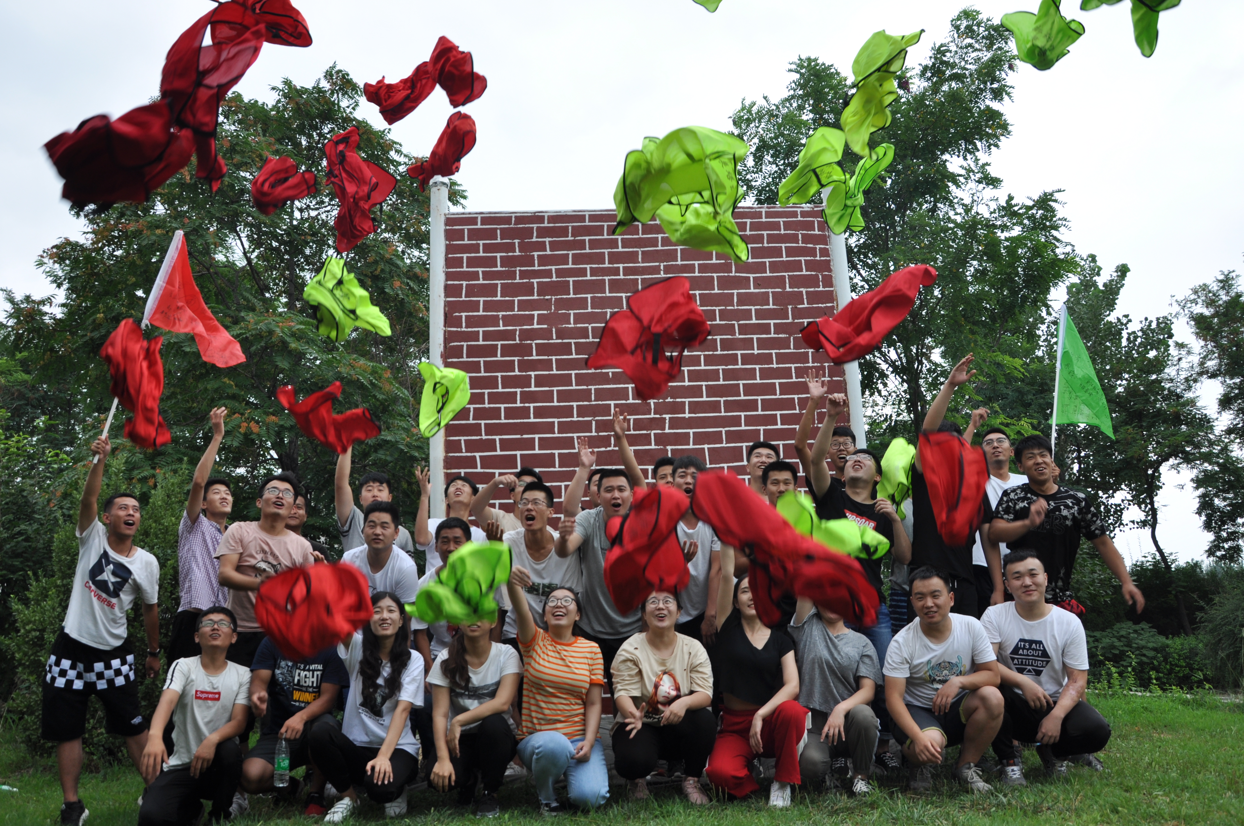 這個(gè)夏天，我們?cè)隰斨泄份d夢(mèng)遠(yuǎn)航