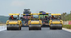 勞動(dòng)最光榮  青春獻(xiàn)公路