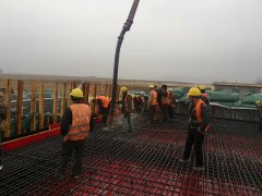 新寧項目部K52+975右幅支架現(xiàn)澆箱梁順利完成