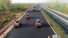 G2京滬十標(biāo)段陳剛瀝青面層班組榮獲“金牌班組”獎