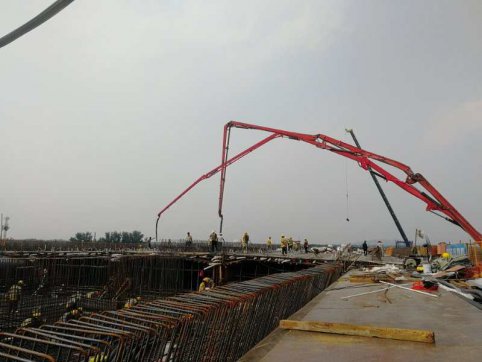 新寧項目上跨京滬鐵路轉(zhuǎn)體橋2# 節(jié)段順利施工完成