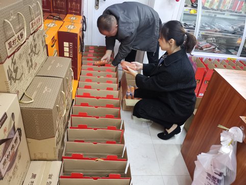 說(shuō)“愛(ài)”不含糊  情“暖”雙十一 ——公司為第四工程公司員工及民工兄弟送去家鄉(xiāng)特產(chǎn)