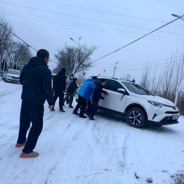 雪中彰顯黨員擔(dān)當(dāng)