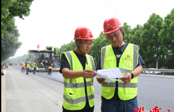 【抓作風(fēng) 創(chuàng)效益】魯中公路勞動者拼博奉獻(xiàn)，打造G205山深線品質(zhì)工程—— 為高質(zhì)量發(fā)展構(gòu)筑堅(jiān)實(shí)的“跑道”