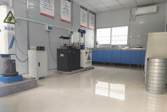 【抓作風 創(chuàng)效益】臨臨高速六標工地試驗室建設(shè)及儀器標定完成