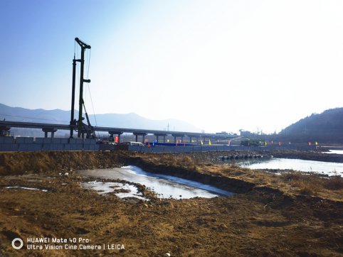 【臨臨風(fēng)采】臨臨六標(biāo)首樁在二分部沂河大橋開鉆