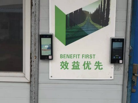 郯城G205項(xiàng)目組織進(jìn)行農(nóng)民工工資開(kāi)卡工作