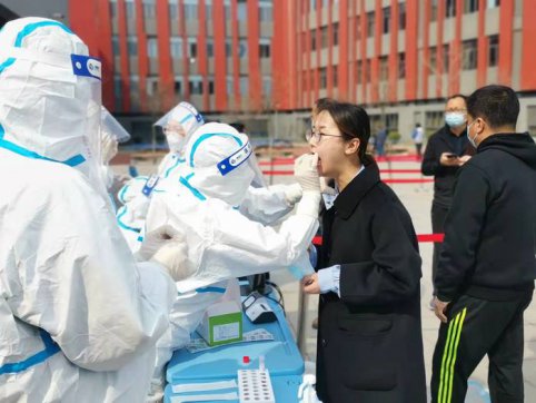 抗擊疫情——致敬最美逆行者！